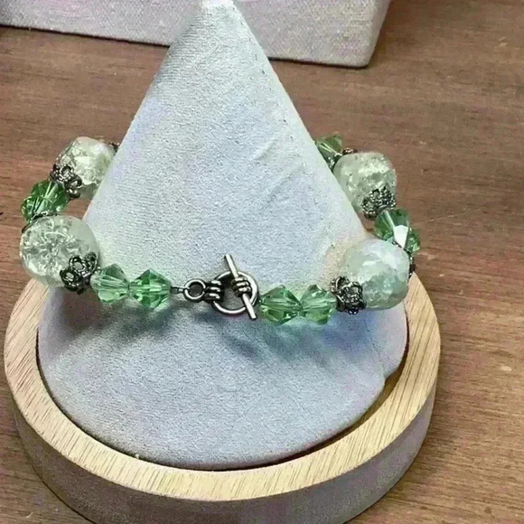 Green Crystal and Glass Beaded Bracelet Vintage - Picture 2 of 2